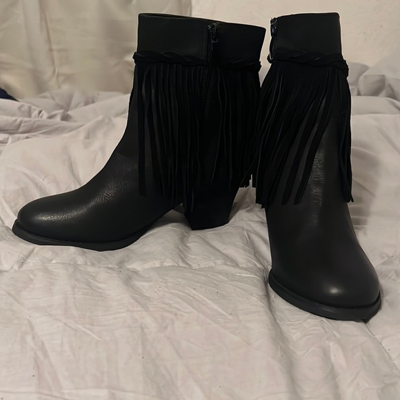 🎉HP🎉Sz 8.5 Fringed Bootie - Picture 2 of 7
